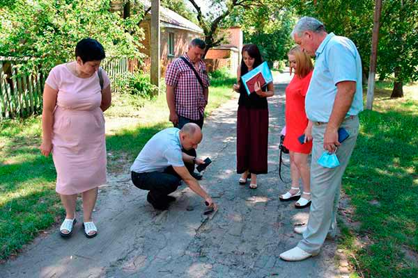 На Пирятинщині обговорюють майбутнє столітньої бруківки