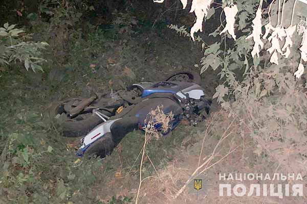 На Полтавщині мотоцикліст злетів з траси та загинув