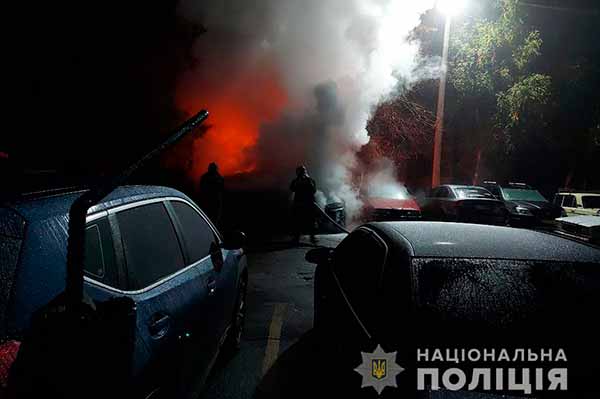 У Полтаві підпалили три авто