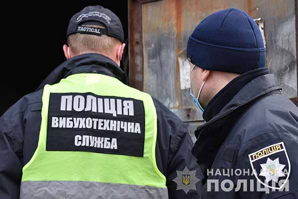  Поліцейські Полтавщини вилучили в жителя Миргорода гранати та набої (ФОТО) 