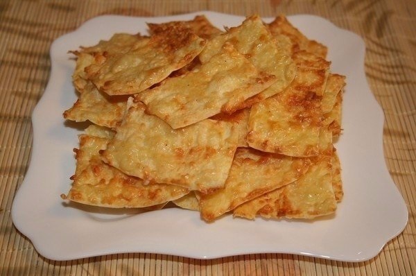 Сырные чипсы из лаваша