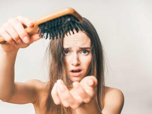 Питання трихологу: причини випадання волосся у віці 40+