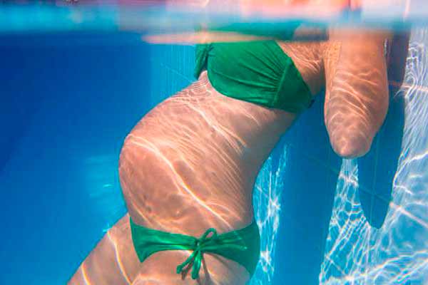 Купання вагітних у басейні