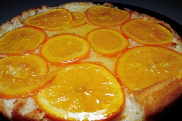 Пирог на кефире с апельсинами