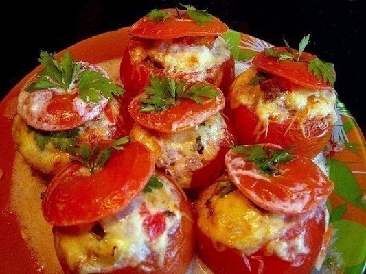 Фаршированые помидоры с сыром