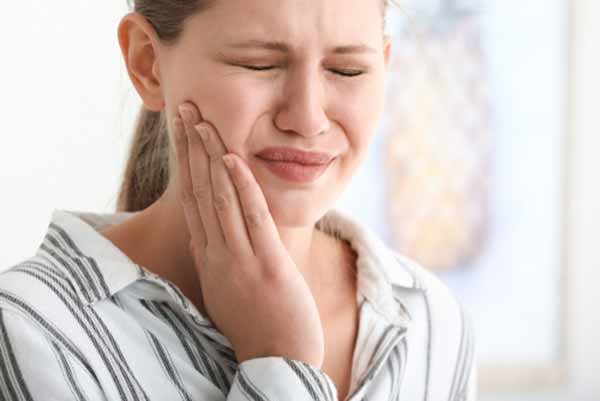 Зубная боль: причины и лечение