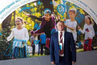 Міський голова бере участь у Міжнародному форумі муніципалітетів, дружніх до дітей та молоді