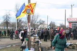 У Лазірках люди бунтують проти місцевого зернообробного підприємства