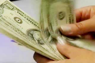 Валюта в обмінниках почала тиждень з подорожчання