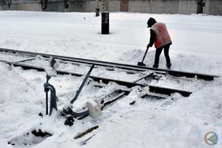 Українську залізницю від снігу прибирали більше 7,5 тисяч працівників
