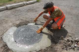 Ремонт горловин, заміна каналізаційних люків – (подвір’я ЗОШ №4)