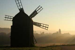 Чому третє жовтня - день, коли треба боятися жінок і собак