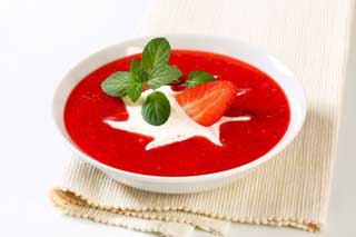 Клубничный суп со сметаной