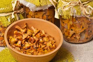 Мариновані лисички на зиму: приготуй смачненькі грибочки!