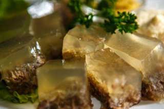 Салат с холодцом и хреном