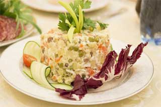 Як приготувати смачний і улюблений салат олів'є?