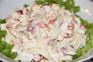 Салат с курицей и печеным перцем «Романовский»