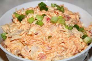 Салат из курицы с морковью и плавленым сыром «Пеликан»