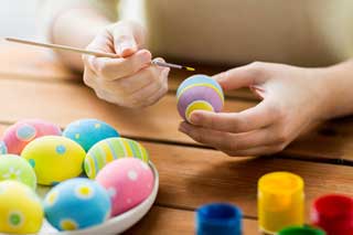 Интересные способы как красить яйца на Пасху? Полезные советы