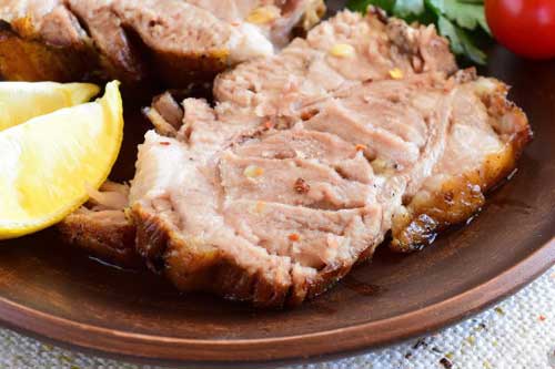 Свиной ошеек, тушенный в пиве