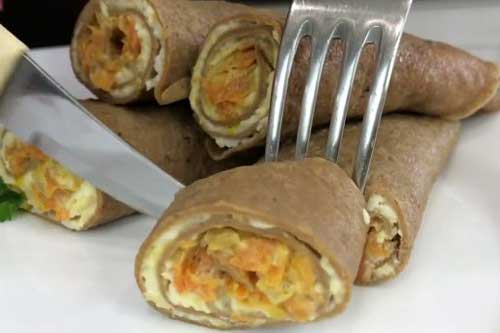 Печеночные трубочки с яйцами и морковью