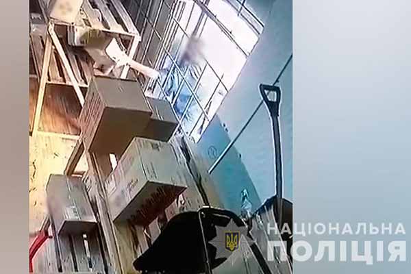 На Полтавщині затримали шахрая, який викрав посилку на пошті