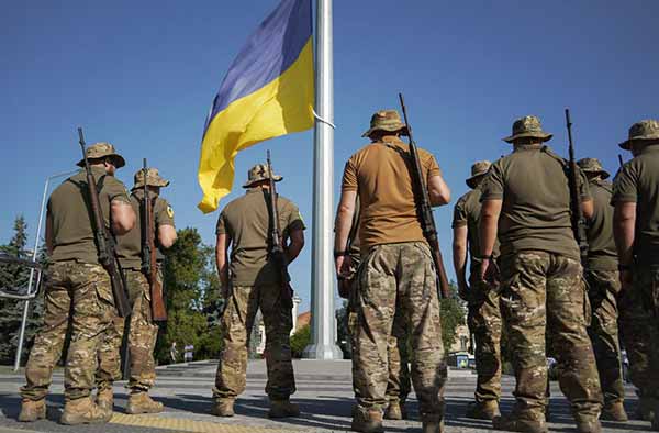 У Полтаві підняли найбільший синьо-жовтий стяг