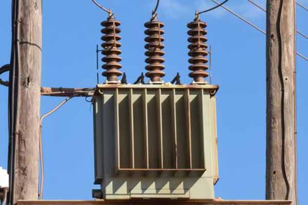 На Полтавщині загинув чоловік, якого вразило електричним струмом