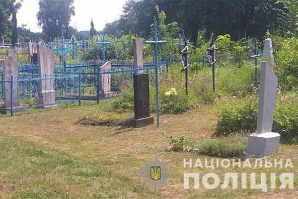 На Полтавщині 36-річний чоловік побив співмешканку прямо на цвинтарі