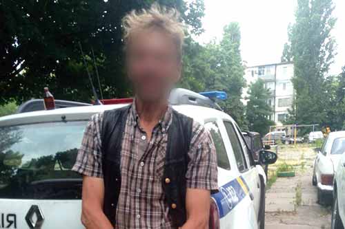 На Полтавщині чоловік демонстрував свої статеві органи прямо посеред вулиці