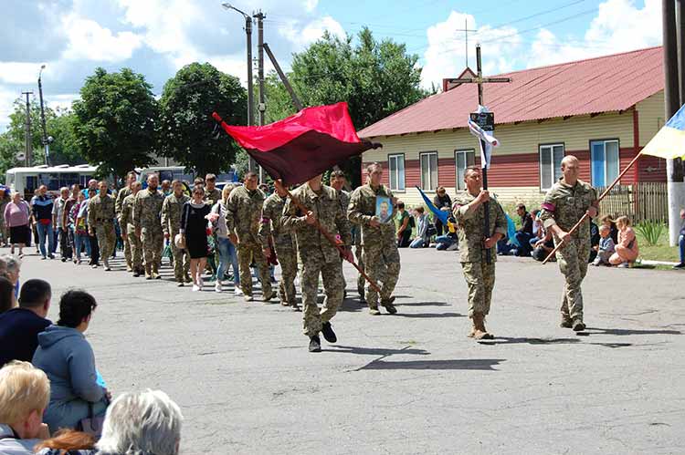 Гребінківська громада попрощалася із загиблим Героєм