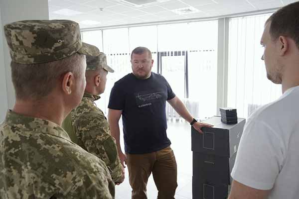 Полтавські військові отримали 8 станцій супутникового інтернет-зв’язку Starlink