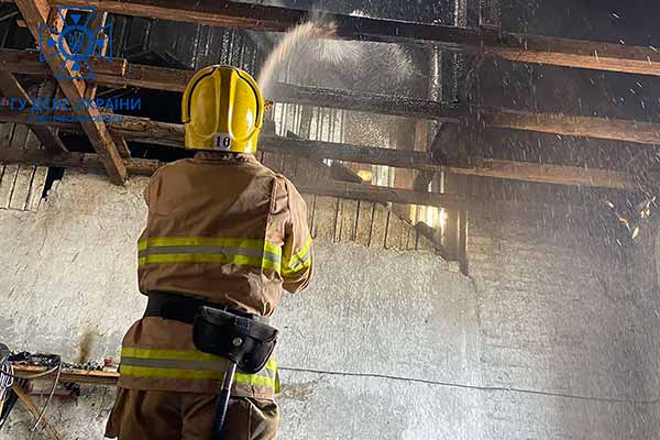 На Лубенщині горів гараж. Причини – встановлюють