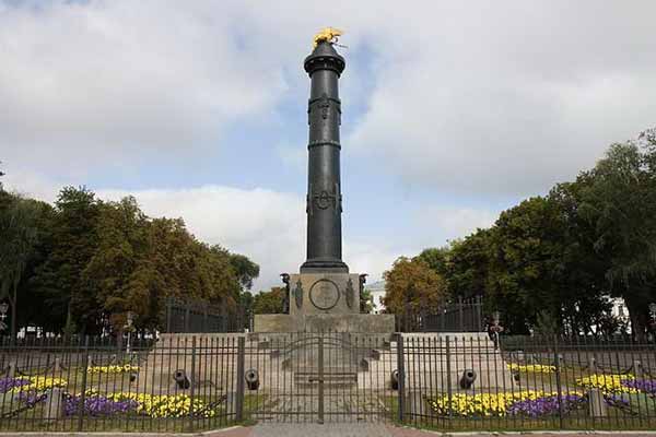 Існування в публічному просторі Полтави російських імперських пам’ятників неприпустиме