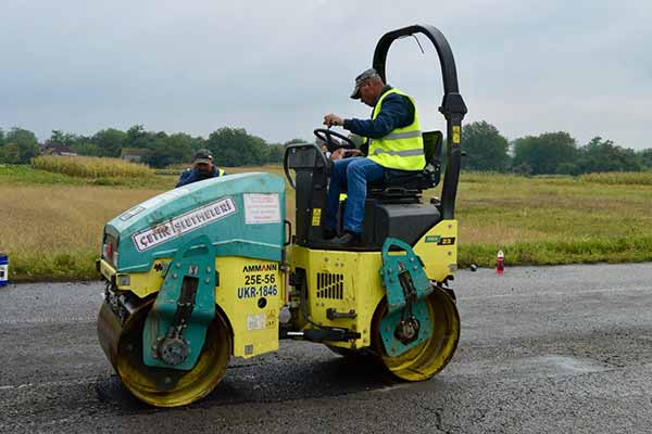 вантажний автомобіль "MAN", під керуванням 59-річного жителя Полтавського району, зіткнувся з бетонним блоком