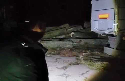 автофургон з дубами на підприємстві в Лубнах