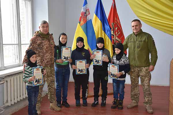 На Пирятинщині діти влаштували блок-пост і назбирали для ЗСУ майже 3500 гривень