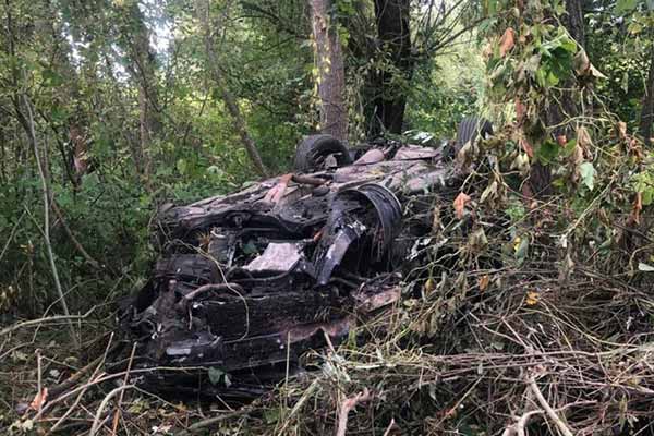 На Полтавщині у лісосмузі виявили автомобіль Skoda з тілом безвісти зниклого чоловіка