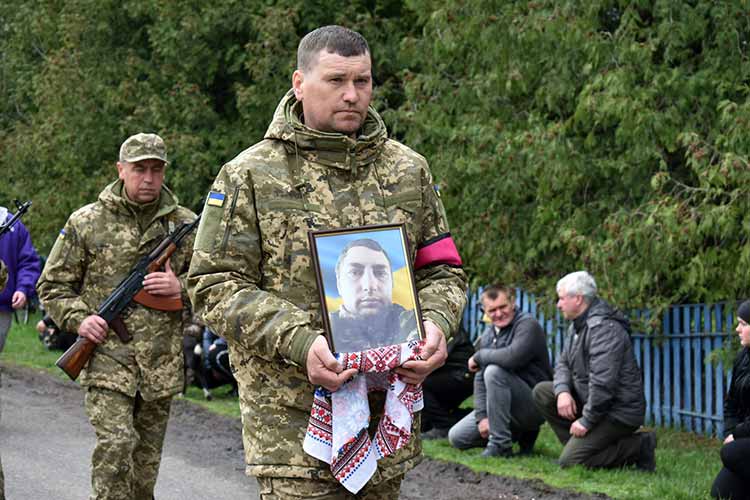 У Пирятинській громаді попрощалися з полеглим на війні захисником