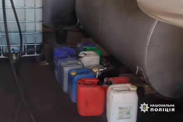 Силовики викрили злочинців на систематичних крадіжках нафтопродуктів в Сумській та Полтавській областях