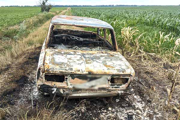 На Полтавщині згорів автомобіль, всередині виявили тіло водія