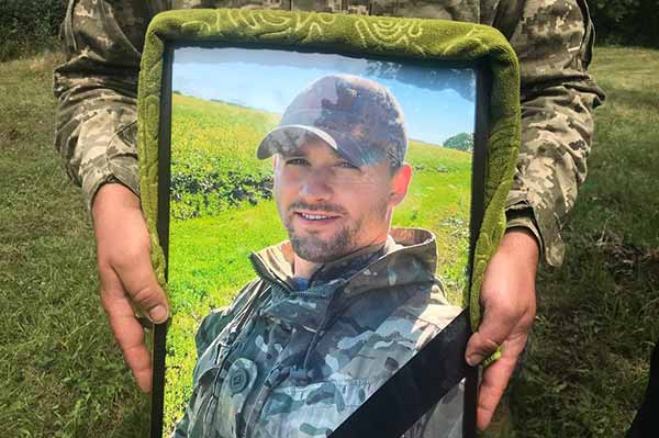 У Миргородській громаді попрощалися з солдатом Струцьким Євгеном