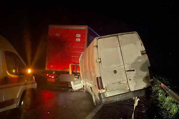 На трасі в Полтавській області зіштовхнулись Volkswagen LT та MAN