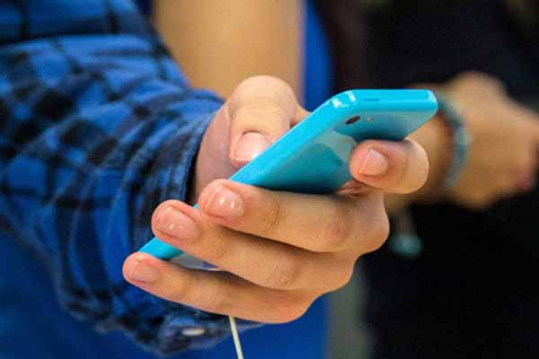 На Полтавщині чоловік вкрав у працівниці магазину телефон