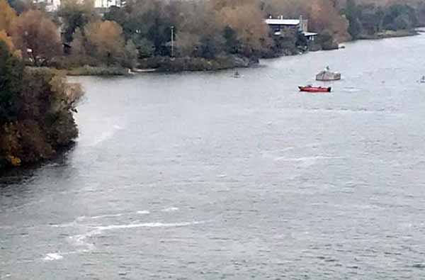 У Кременчуці жінка стрибнула з мосту в річку і загинула