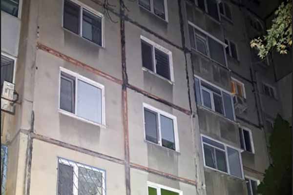 На Полтавщині жінка випала з вікна багатоповерхівки