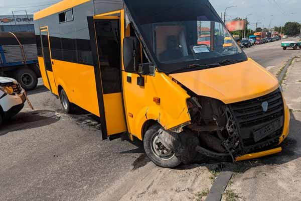 На Полтавщині автобус потрапив у ДТП: травмована пасажирка