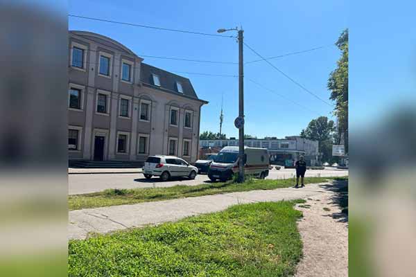 На Полтавщині з 9-го поверху будинку випав 23-х річний чоловік