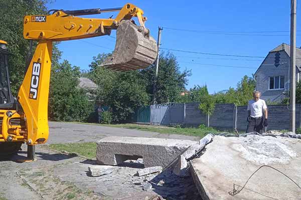 У Лубнах прибрали з публічного простору споруду звеличення трубадура росіян Пушкіна