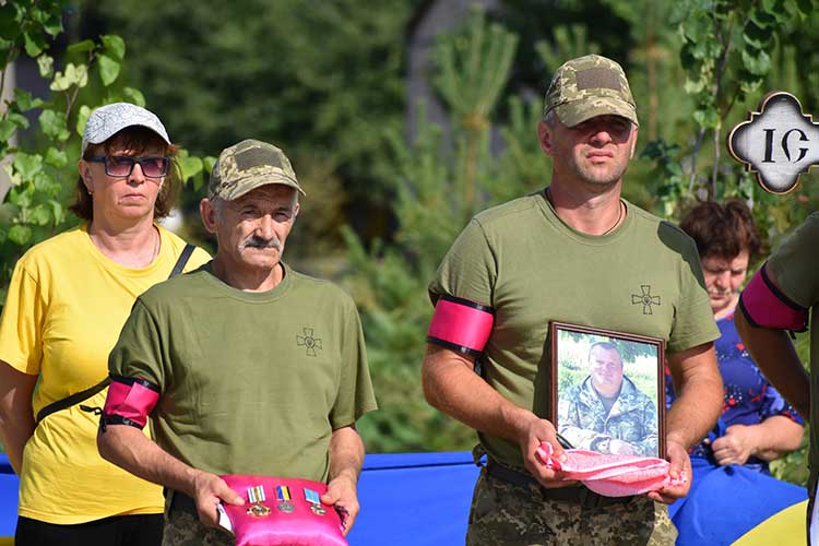 Пирятинська громада попрощалась зі ще одним загиблим захисником